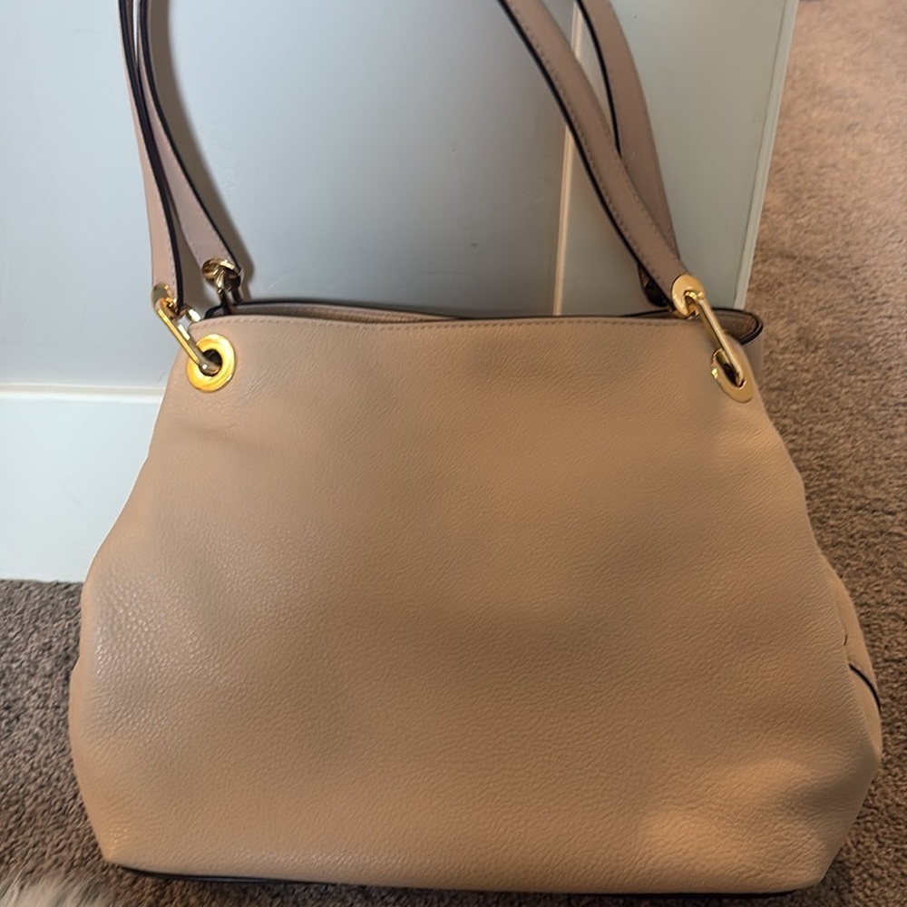 Michael Kors Raven Cream/Gold large pebbled leather Shoulder Bag. New. - Picture 4 of 9